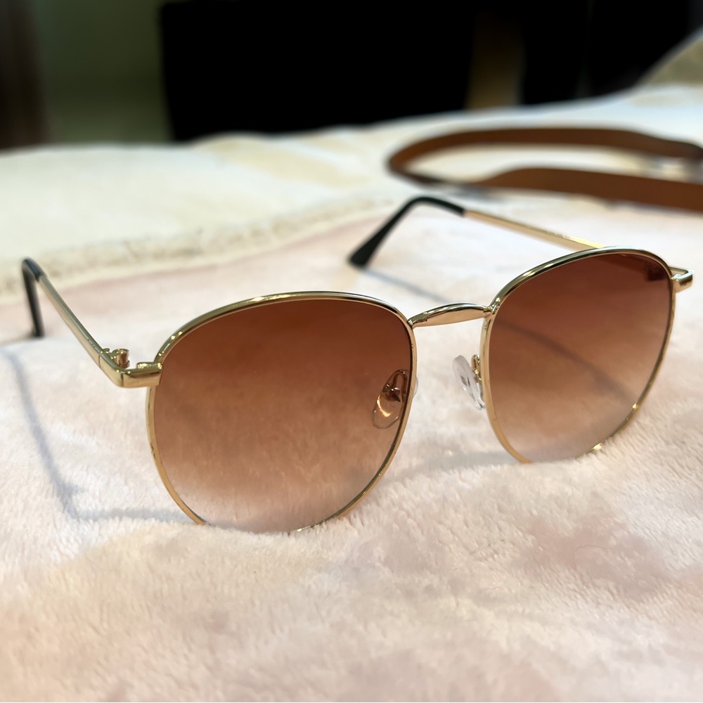 Aviator Style Sunglasses 🌞